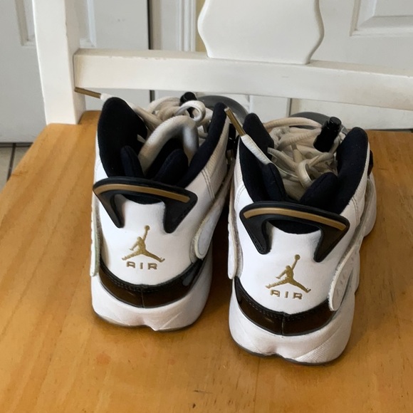 Air Jordan Sneakers - Picture 5 of 7